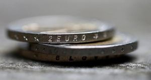  Taux : lourde chute des 'gilts' (budget UK), tension générale aux US et UE 